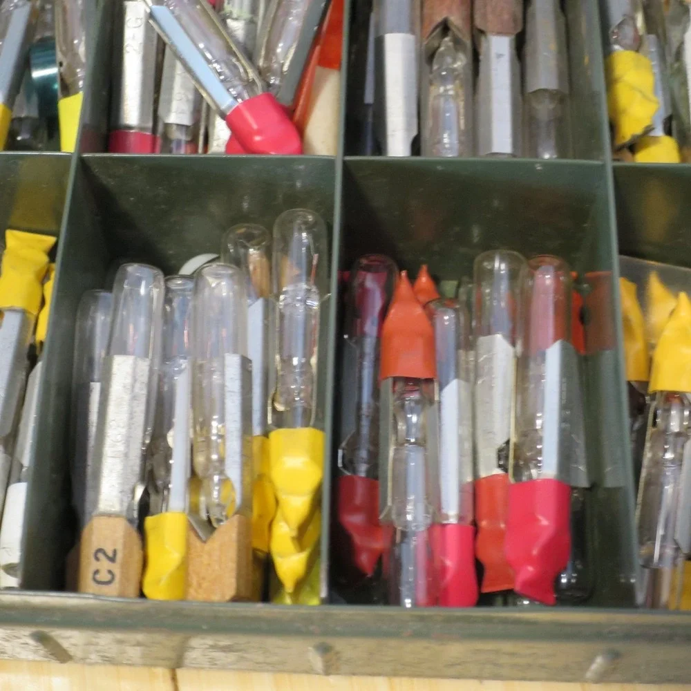 Vintage Assorted Lot of Slide Base Telephone Light Bulbs in Metal Case Lineman 2